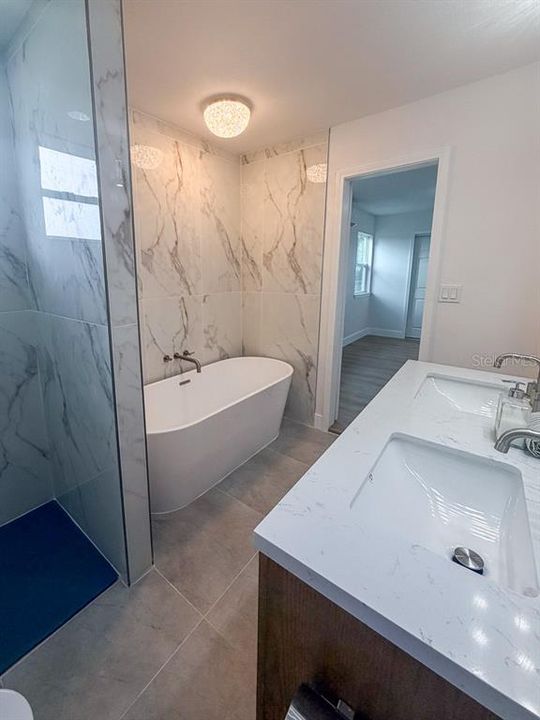 Activo con contrato: $309,000 (4 camas, 2 baños, 1454 Pies cuadrados)