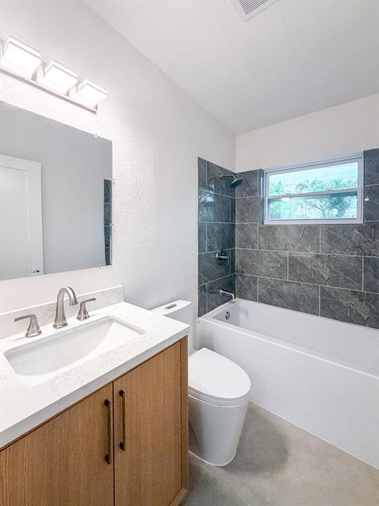 Activo con contrato: $309,000 (4 camas, 2 baños, 1454 Pies cuadrados)