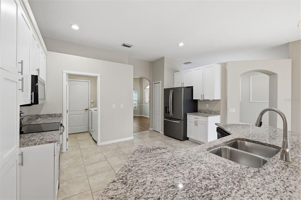 For Sale: $549,900 (4 beds, 3 baths, 2418 Square Feet)