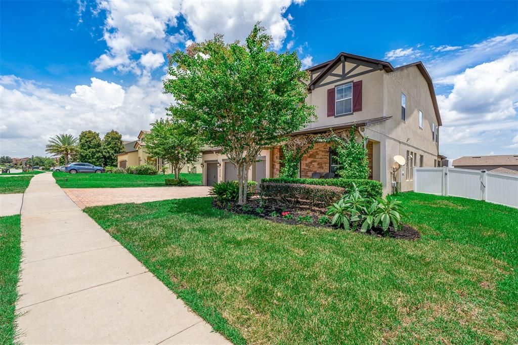 For Sale: $849,900 (6 beds, 4 baths, 3920 Square Feet)