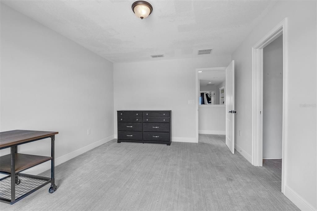 For Sale: $849,900 (6 beds, 4 baths, 3920 Square Feet)