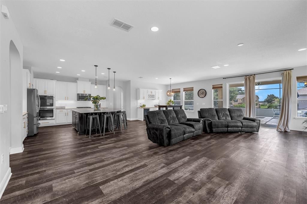 For Sale: $849,900 (6 beds, 4 baths, 3920 Square Feet)