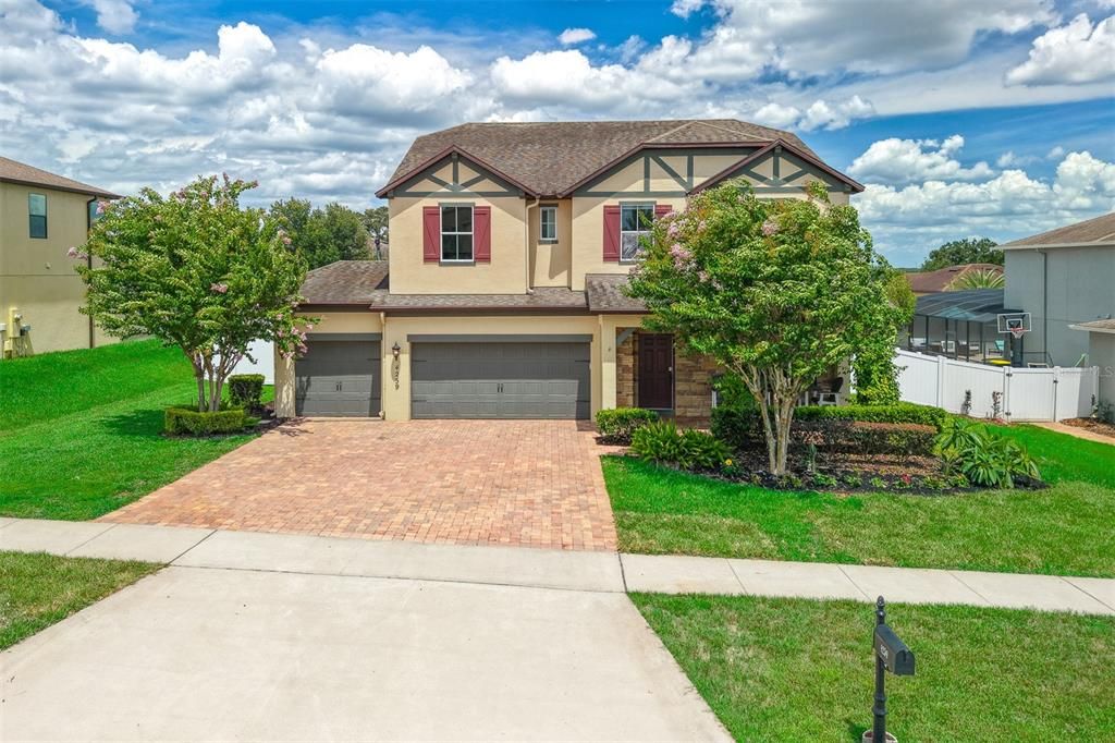 For Sale: $849,900 (6 beds, 4 baths, 3920 Square Feet)