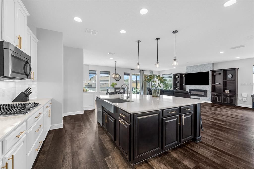 For Sale: $849,900 (6 beds, 4 baths, 3920 Square Feet)