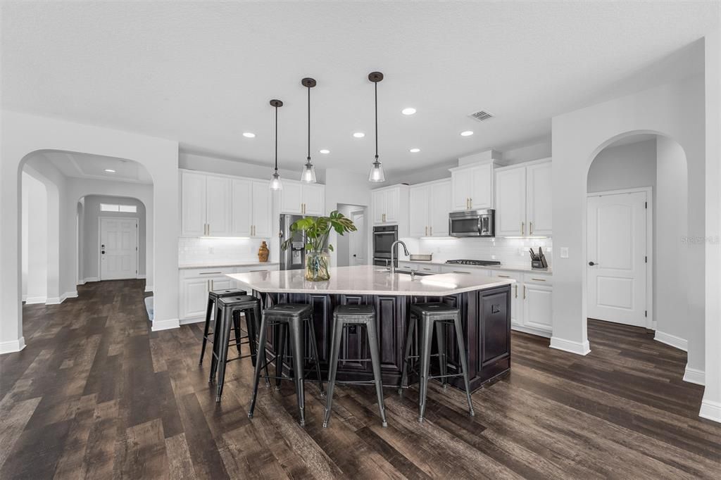 For Sale: $849,900 (6 beds, 4 baths, 3920 Square Feet)