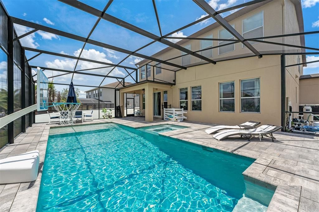 For Sale: $849,900 (6 beds, 4 baths, 3920 Square Feet)