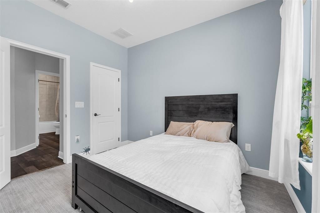 For Sale: $849,900 (6 beds, 4 baths, 3920 Square Feet)
