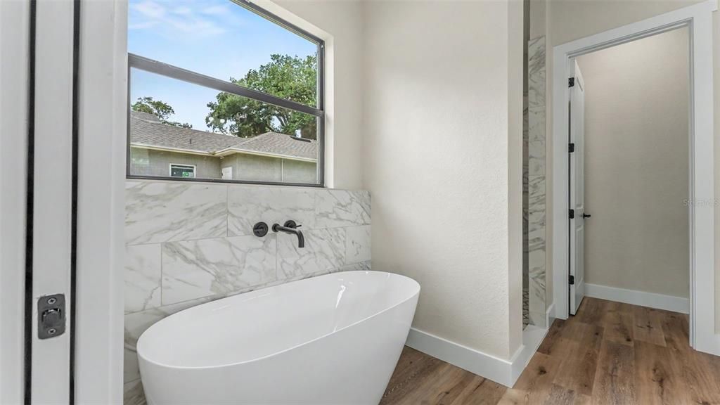 For Sale: $429,900 (4 beds, 2 baths, 2004 Square Feet)