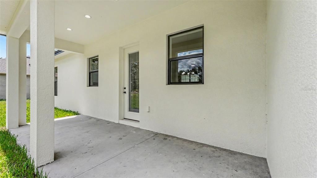 For Sale: $429,900 (4 beds, 2 baths, 2004 Square Feet)