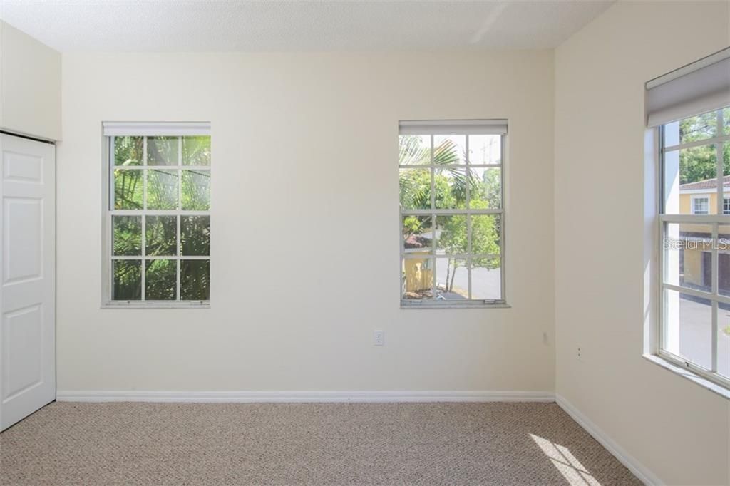 For Rent: $2,100 (3 beds, 2 baths, 1378 Square Feet)