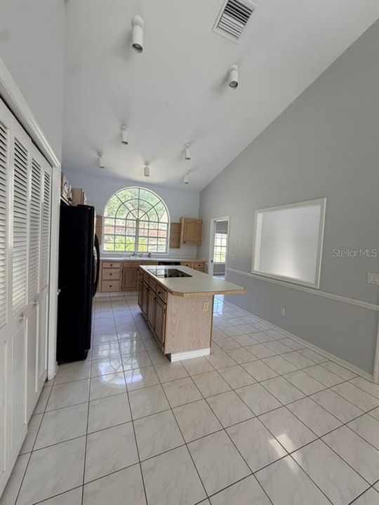 For Rent: $3,500 (4 beds, 2 baths, 2492 Square Feet)