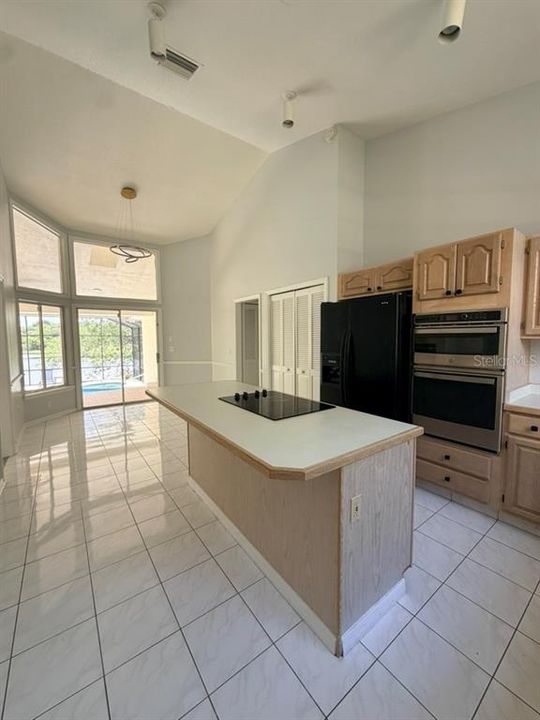 For Rent: $3,500 (4 beds, 2 baths, 2492 Square Feet)