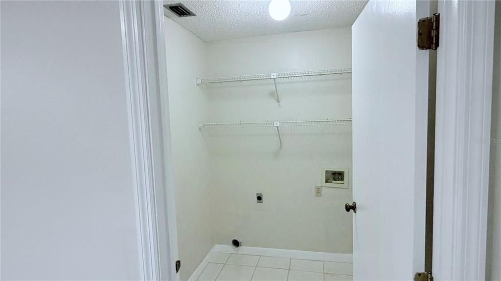 В аренду: $3,000 (4 спален, 2 ванн, 1742 Квадратных фут)