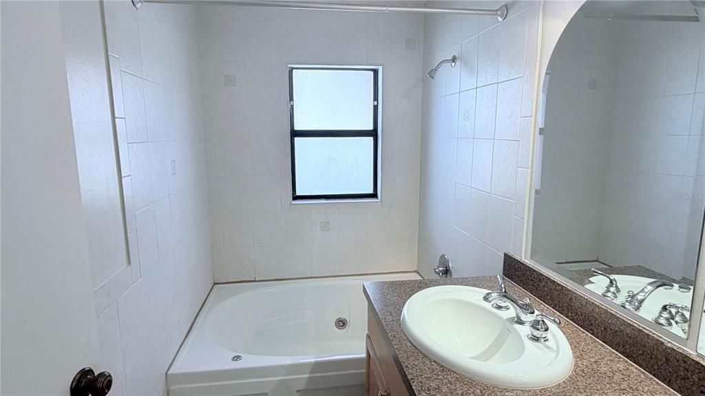 В аренду: $3,000 (4 спален, 2 ванн, 1742 Квадратных фут)