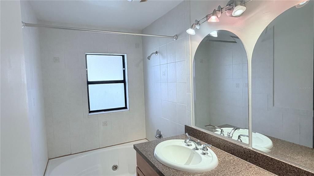 В аренду: $3,000 (4 спален, 2 ванн, 1742 Квадратных фут)