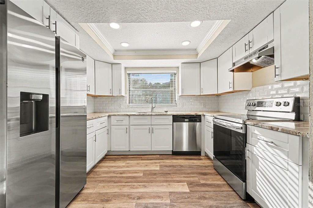 На продажу: $269,900 (3 спален, 2 ванн, 1573 Квадратных фут)