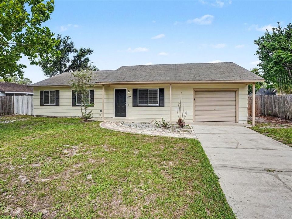 For Sale: $294,900 (3 beds, 2 baths, 1152 Square Feet)