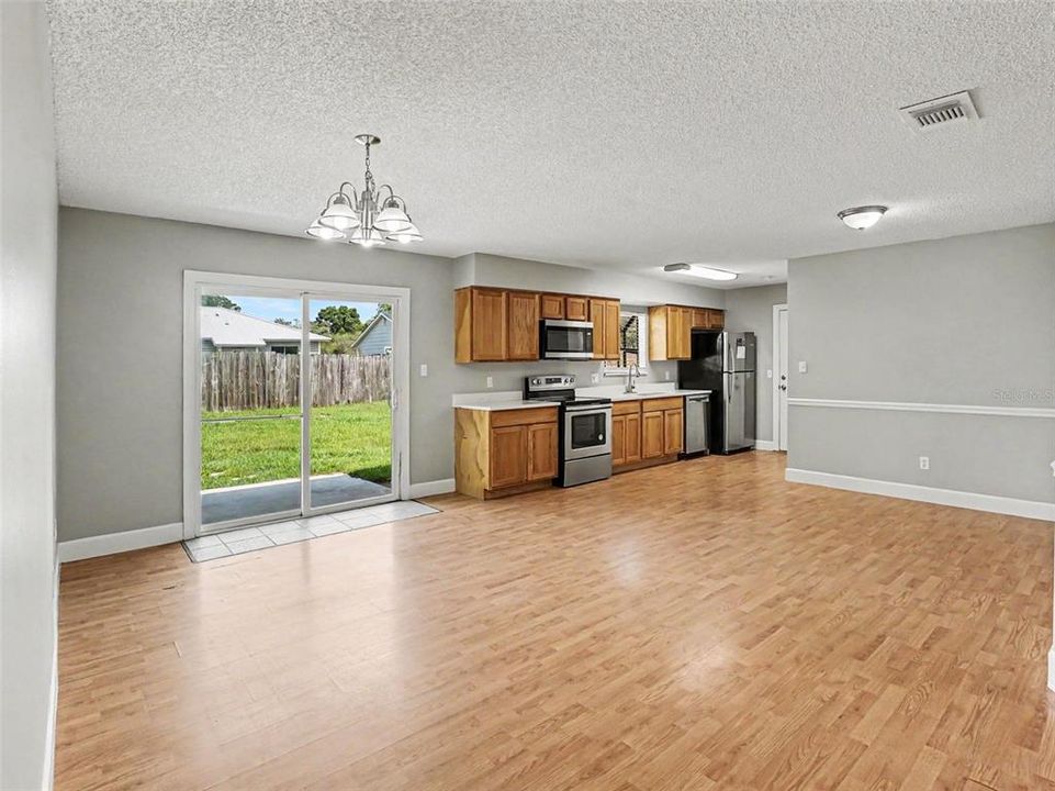 For Sale: $294,900 (3 beds, 2 baths, 1152 Square Feet)