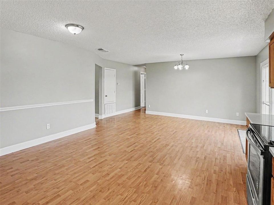 For Sale: $294,900 (3 beds, 2 baths, 1152 Square Feet)