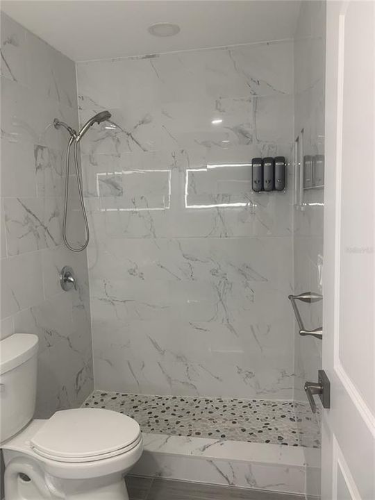 На продажу: $429,900 (2 спален, 2 ванн, 835 Квадратных фут)
