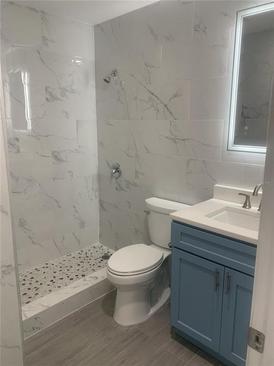 На продажу: $429,900 (2 спален, 2 ванн, 835 Квадратных фут)