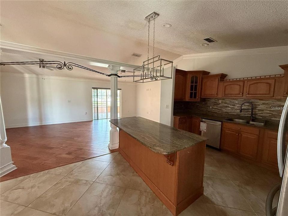 For Rent: $2,000 (3 beds, 2 baths, 1300 Square Feet)