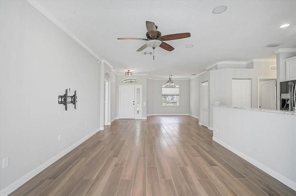 For Sale: $490,000 (3 beds, 2 baths, 1676 Square Feet)