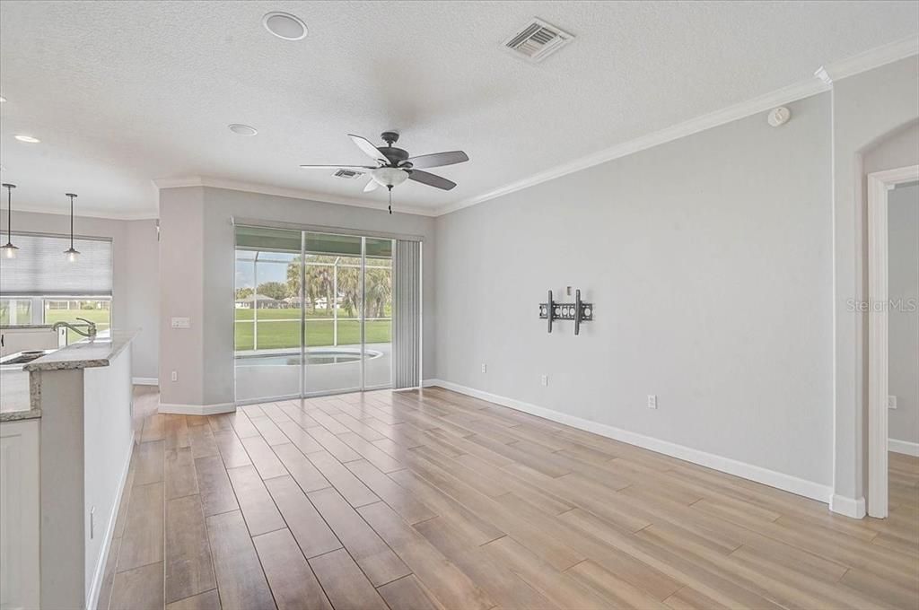 For Sale: $490,000 (3 beds, 2 baths, 1676 Square Feet)