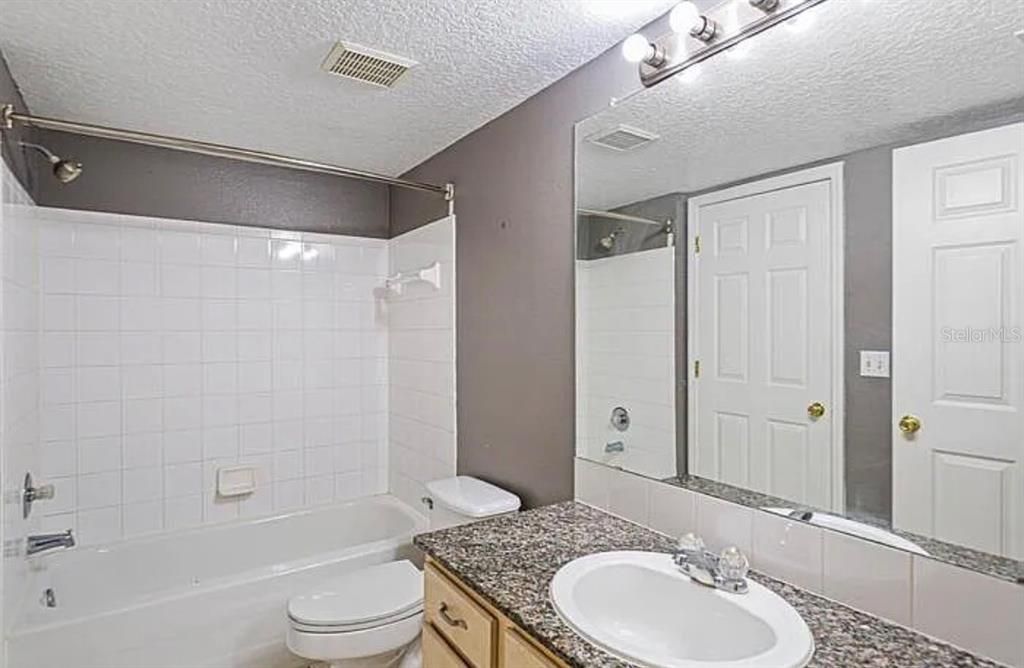 For Sale: $245,000 (2 beds, 2 baths, 1013 Square Feet)