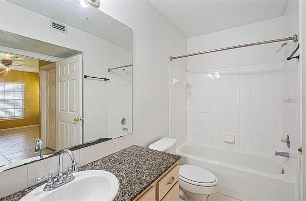 For Sale: $245,000 (2 beds, 2 baths, 1013 Square Feet)