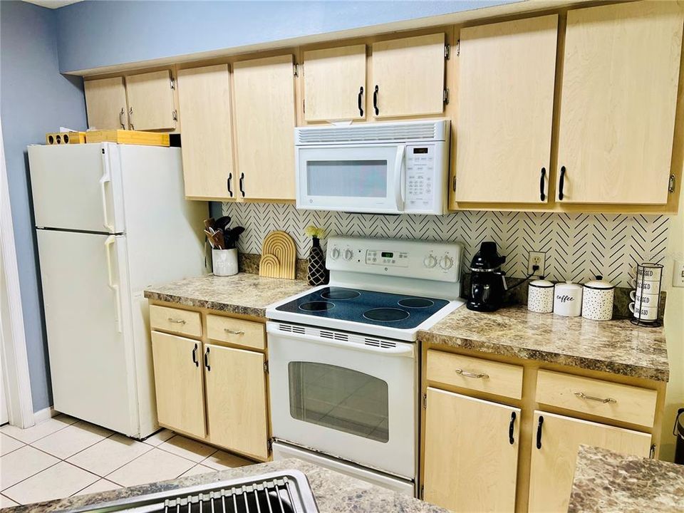 For Sale: $245,000 (2 beds, 2 baths, 1013 Square Feet)