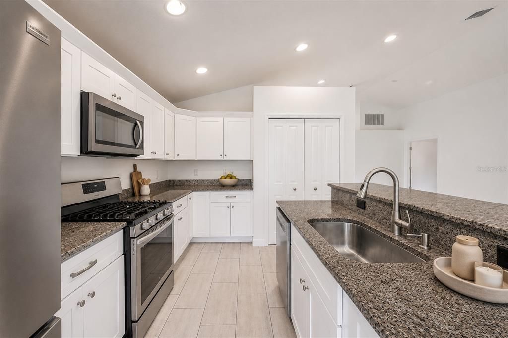 En Venta: $569,000 (3 camas, 2 baños, 2028 Pies cuadrados)
