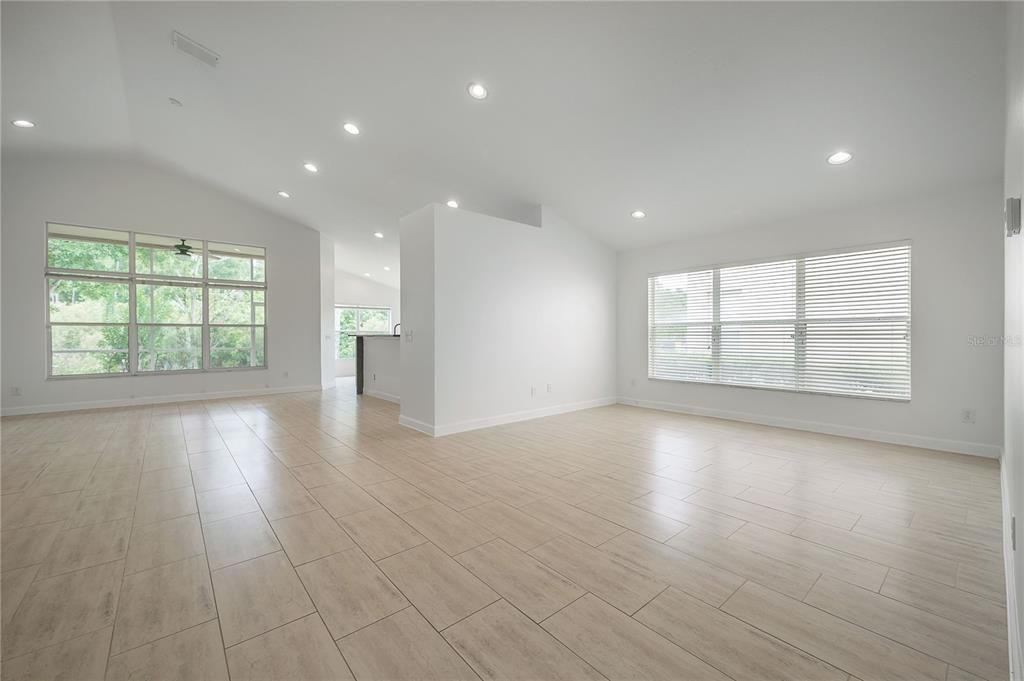 En Venta: $569,000 (3 camas, 2 baños, 2028 Pies cuadrados)