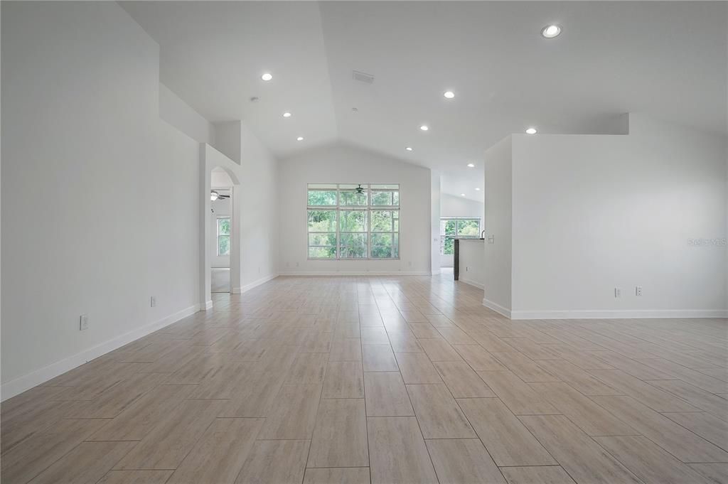 En Venta: $569,000 (3 camas, 2 baños, 2028 Pies cuadrados)