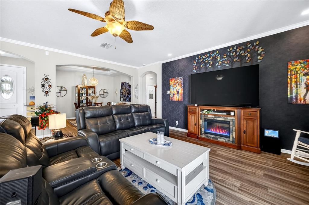 En Venta: $455,000 (3 camas, 2 baños, 2079 Pies cuadrados)