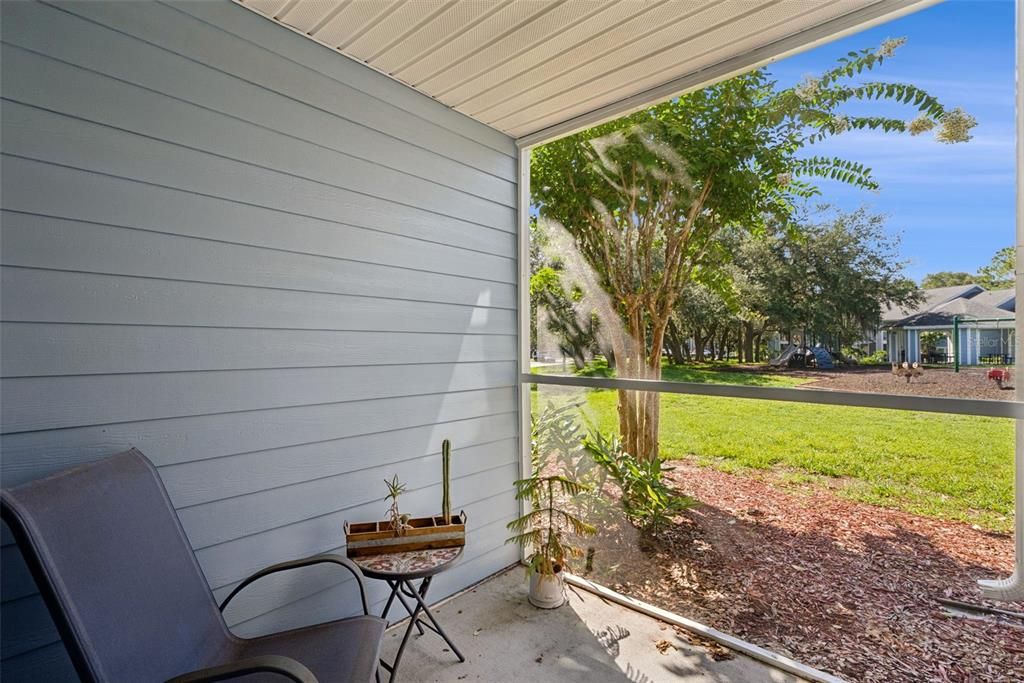 For Sale: $159,900 (2 beds, 2 baths, 947 Square Feet)