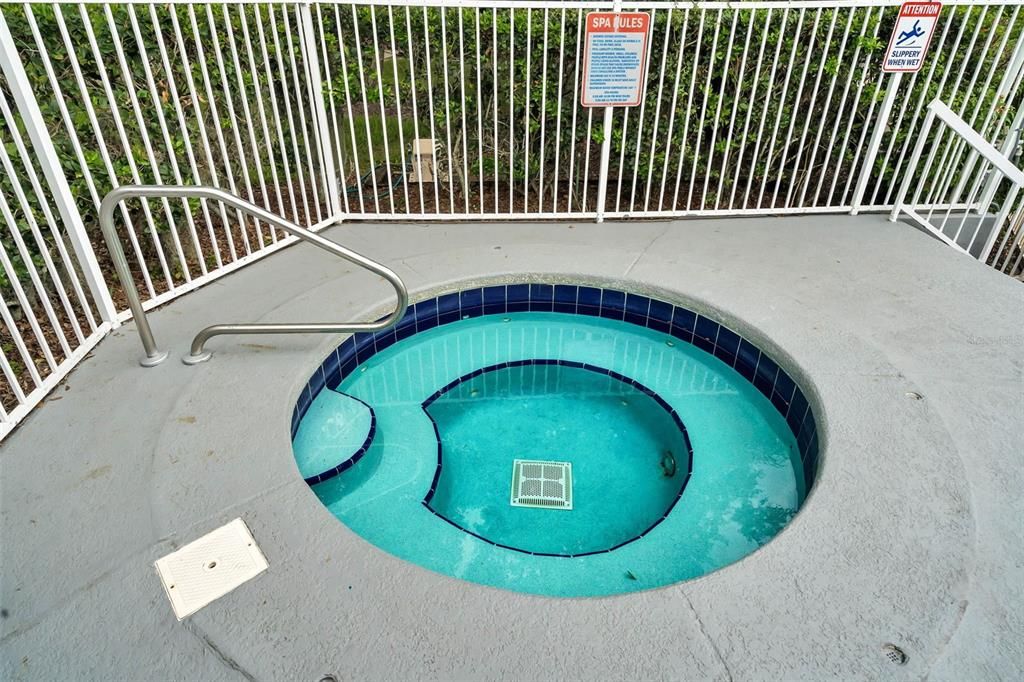 For Sale: $159,900 (2 beds, 2 baths, 947 Square Feet)