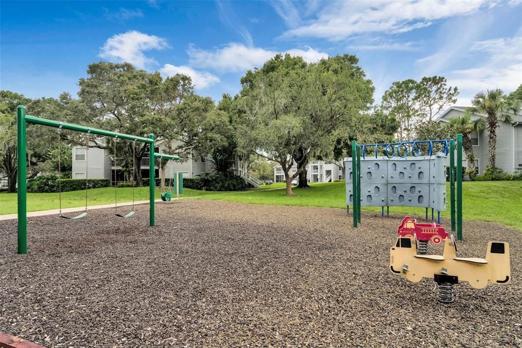 For Sale: $159,900 (2 beds, 2 baths, 947 Square Feet)