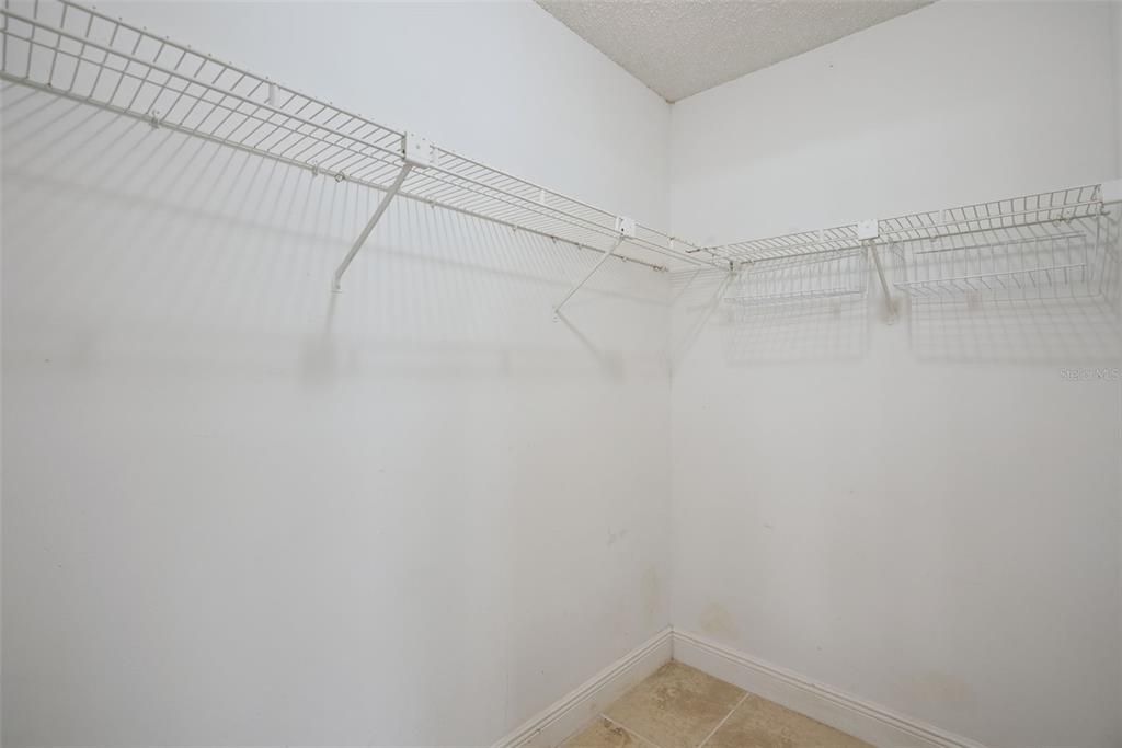 For Sale: $159,900 (2 beds, 2 baths, 947 Square Feet)
