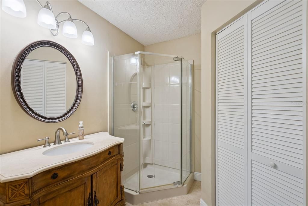 For Sale: $159,900 (2 beds, 2 baths, 947 Square Feet)