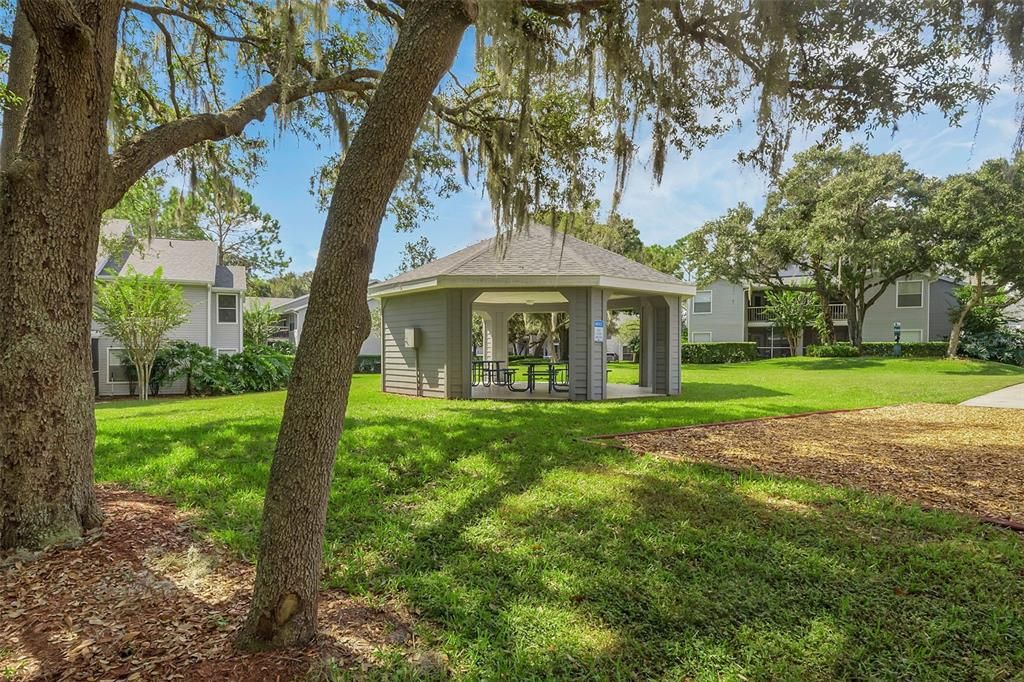 For Sale: $159,900 (2 beds, 2 baths, 947 Square Feet)