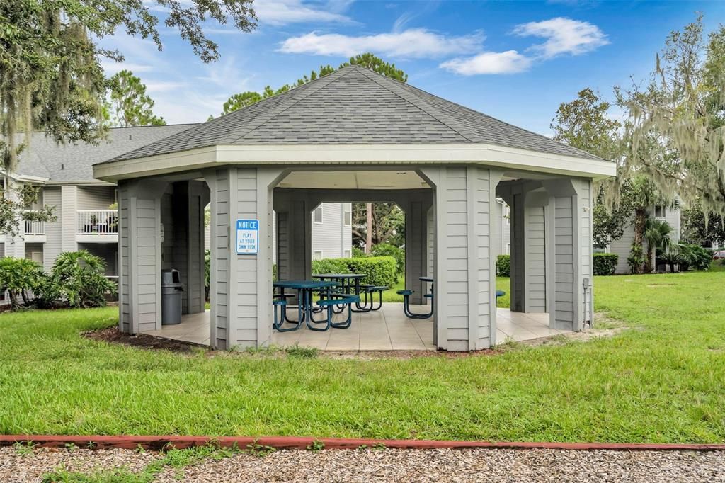 For Sale: $159,900 (2 beds, 2 baths, 947 Square Feet)