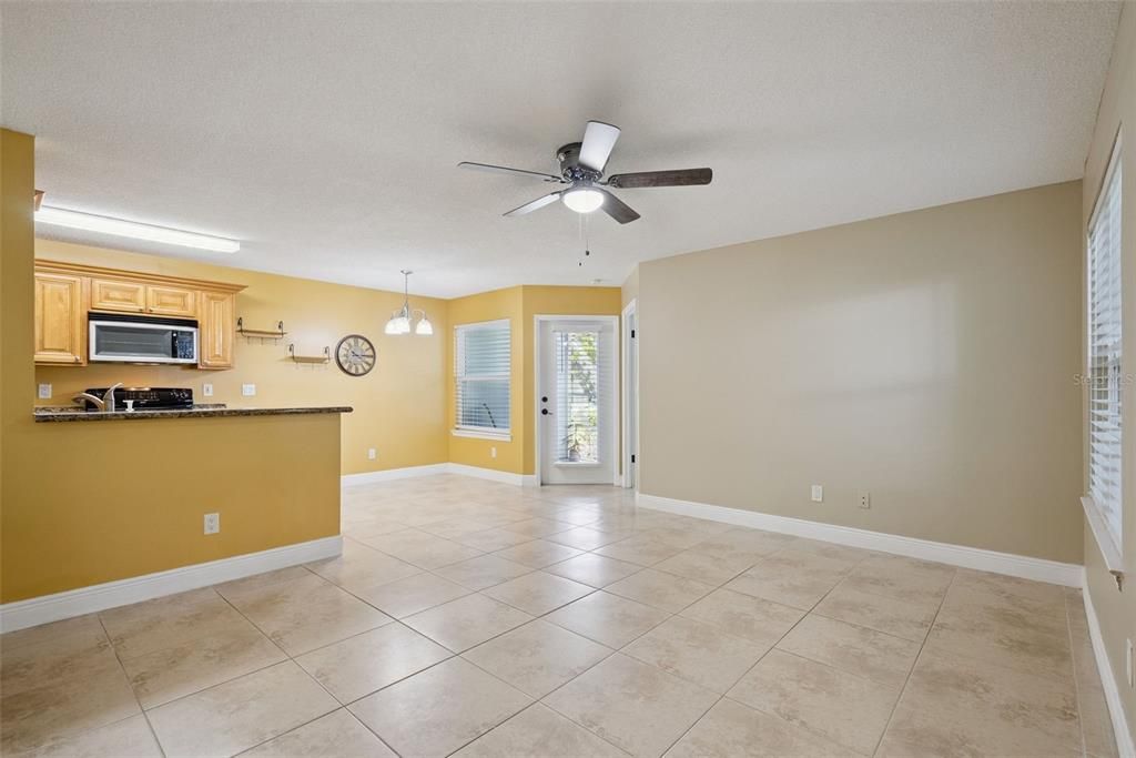 For Sale: $159,900 (2 beds, 2 baths, 947 Square Feet)