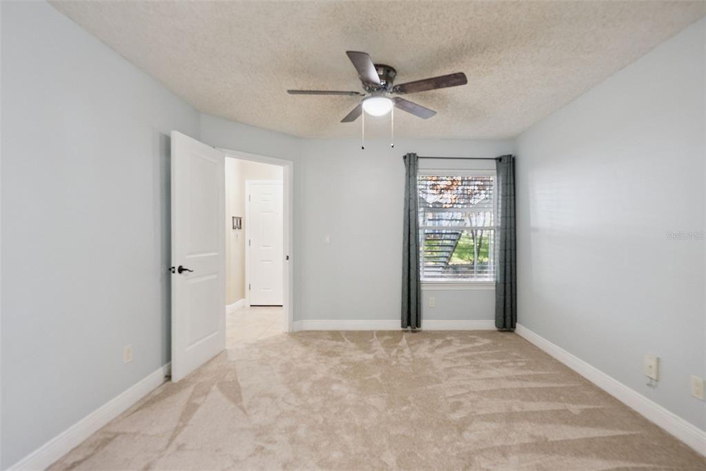 For Sale: $159,900 (2 beds, 2 baths, 947 Square Feet)