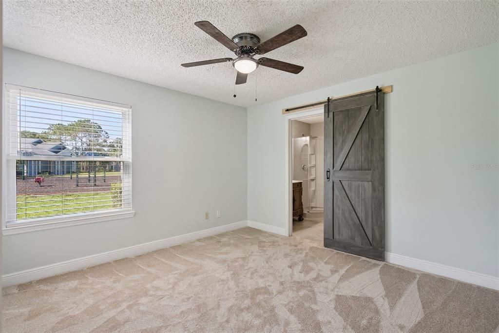For Sale: $159,900 (2 beds, 2 baths, 947 Square Feet)
