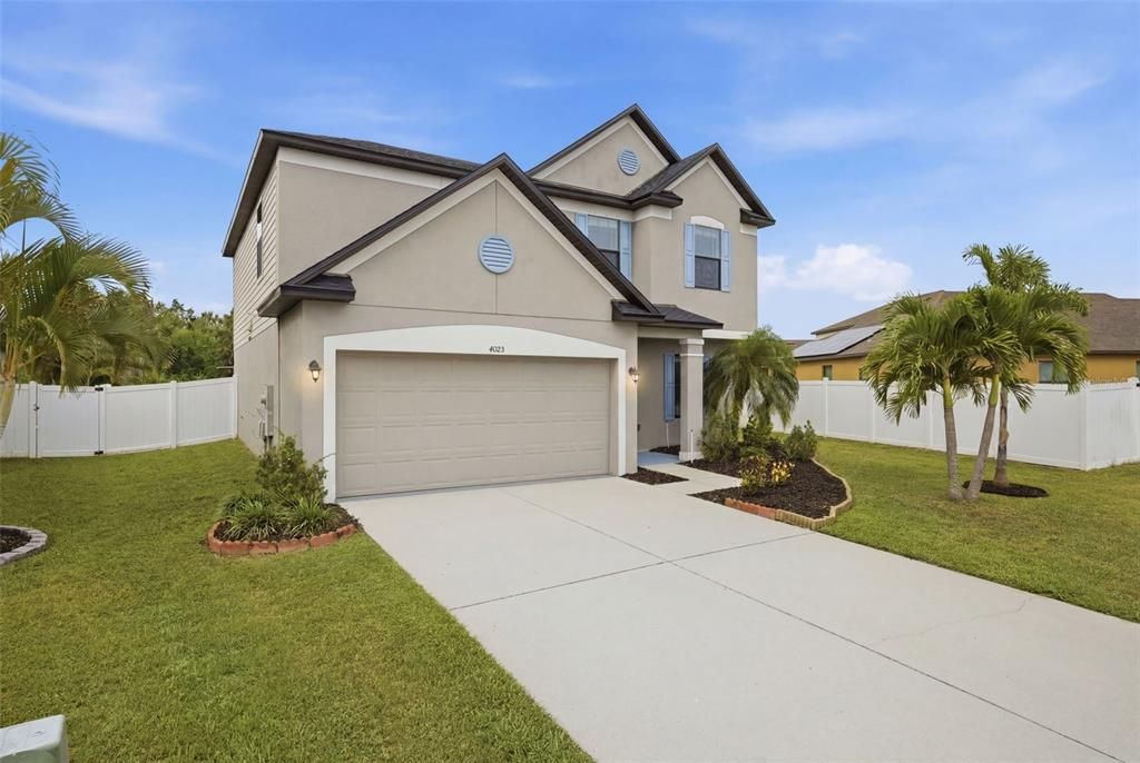 For Sale: $349,900 (3 beds, 2 baths, 2242 Square Feet)