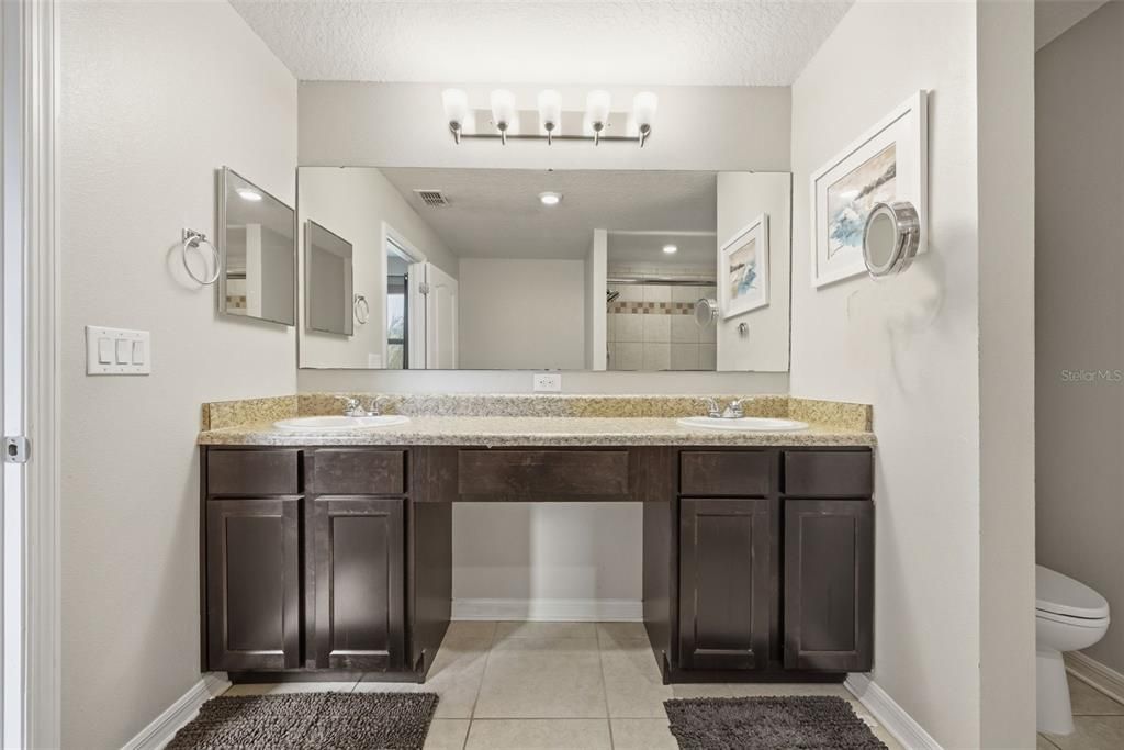 For Sale: $349,900 (3 beds, 2 baths, 2242 Square Feet)