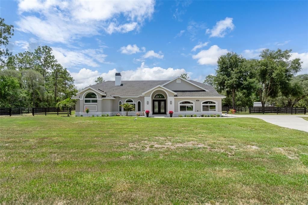 For Sale: $715,000 (5 beds, 2 baths, 3003 Square Feet)