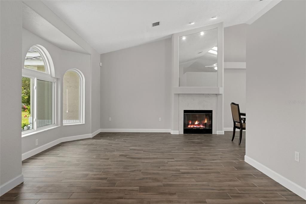 For Sale: $715,000 (5 beds, 2 baths, 3003 Square Feet)