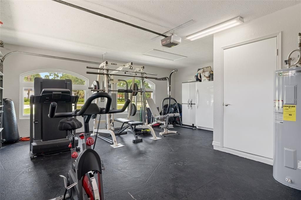 For Sale: $715,000 (5 beds, 2 baths, 3003 Square Feet)
